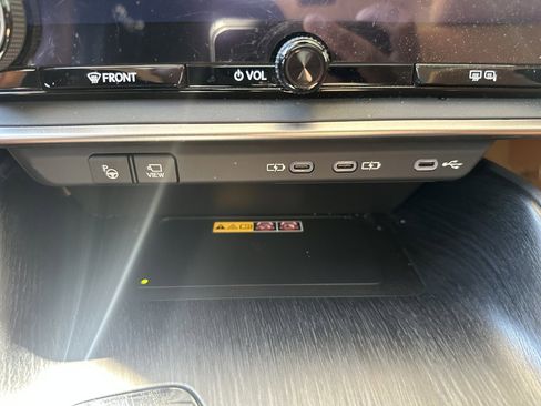 Used 2023 Lexus RZ 450e Premium image 23