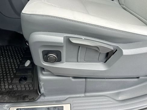 Used 2025 Land Rover Defender 90 S image 21