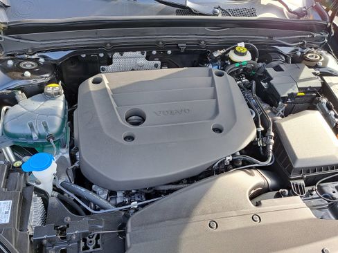 New 2026 Volvo XC40 B5 Plus w/ Protection Package Premier image 9