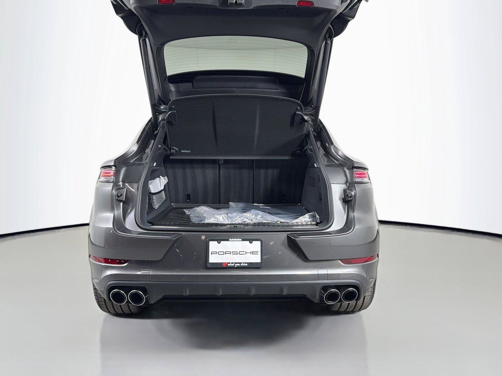 Certified 2025 Porsche Cayenne Coupe AWD/4WD image 36
