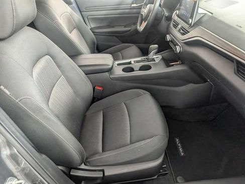 Used 2025 Nissan Altima 2.5 SV FWD image 33