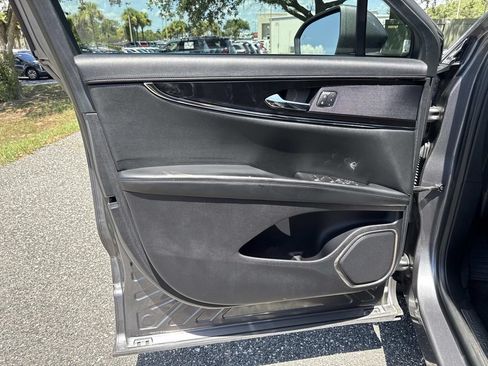 Certified 2022 Lincoln Nautilus FWD w/ Premium Package image 18