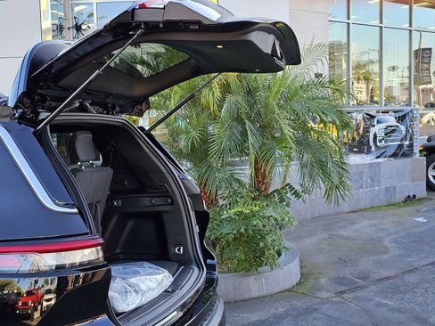 New 2025 Jeep Grand Cherokee L Laredo image 8