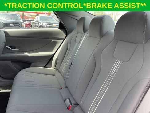 Used 2023 Hyundai Elantra SEL FWD image 11