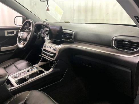 Used 2023 Ford Explorer XLT w/ Equipment Group 202A image 14