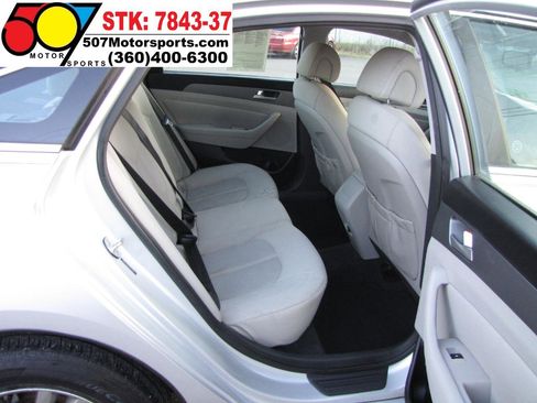 Used 2015 Hyundai Sonata SE w/ Option Group 09 FWD image 15