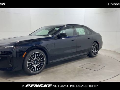 New 2026 BMW 750e xDrive w/ Premium Package image 4