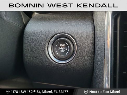 Used 2024 GMC Acadia Denali image 18