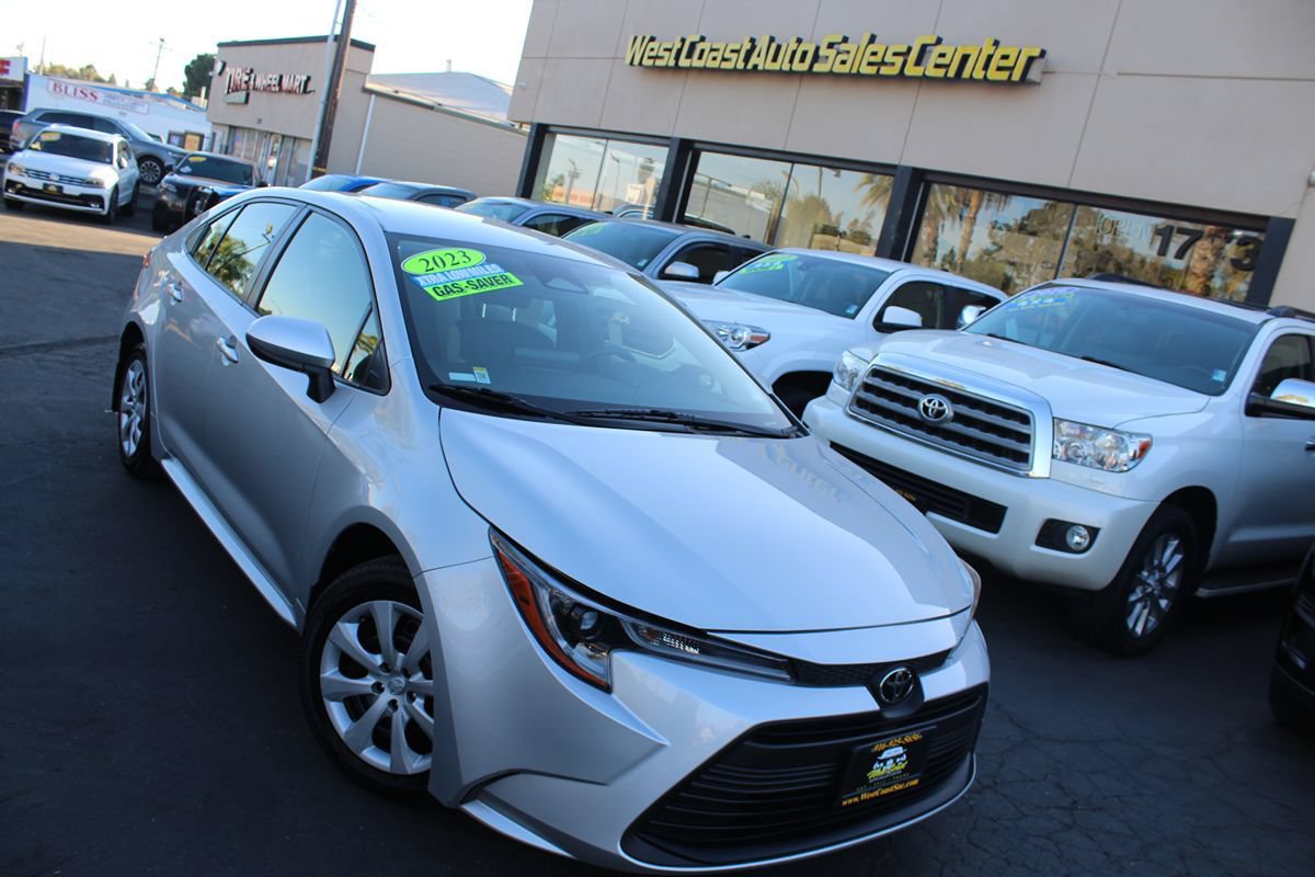 Used 2023 Toyota Corolla LE w/ Carpet Mat Package (TMS) FWD image 31