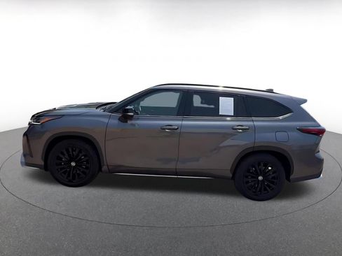 Used 2025 Toyota Highlander XSE AWD/4WD image 9