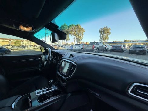 Used 2016 Maserati Ghibli RWD image 12