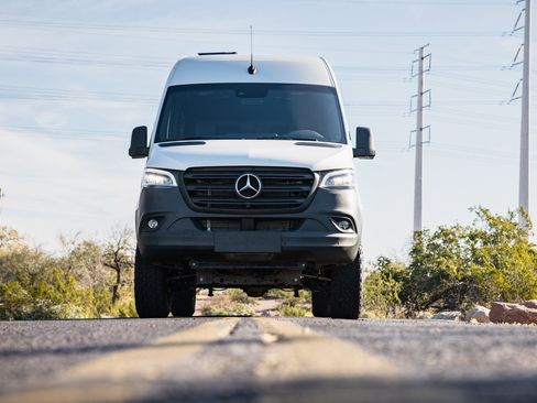 Used 2024 Mercedes-Benz Sprinter 2500 image 9