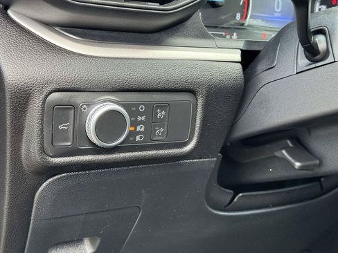 Used 2022 Ford Explorer XLT AWD/4WD image 9