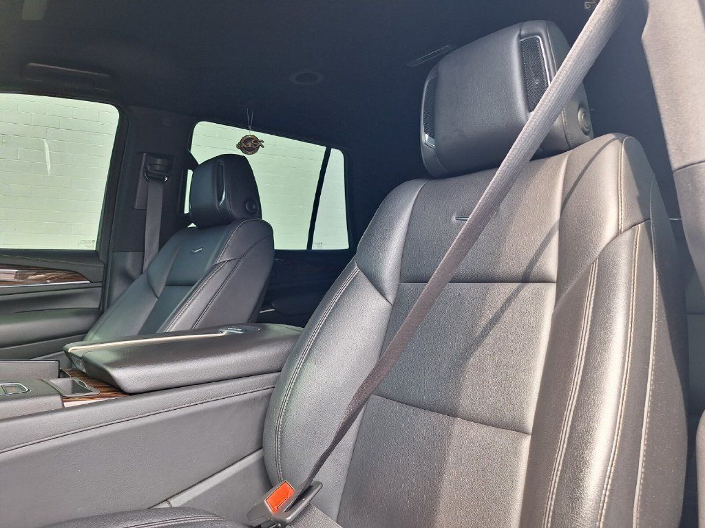 Used 2021 Cadillac Escalade Luxury AWD/4WD image 6