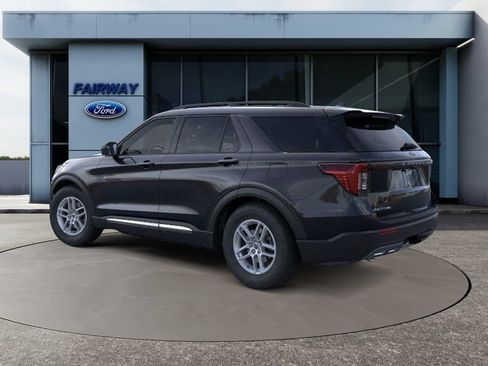Used 2025 Ford Explorer Active w/ Active Comfort Package RWD image 4