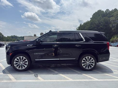 Used 2023 GMC Yukon Denali w/ Advanced Technology Package AWD/4WD image 5