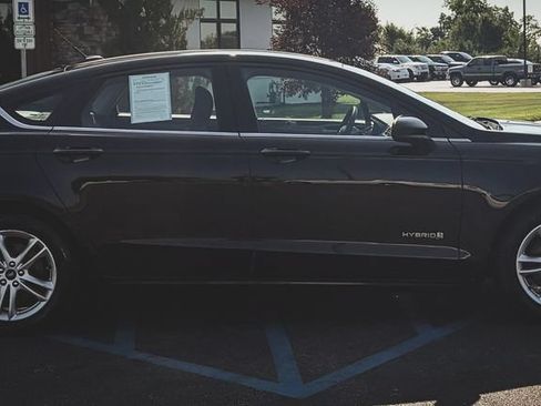 Used 2018 Ford Fusion SE FWD image 10