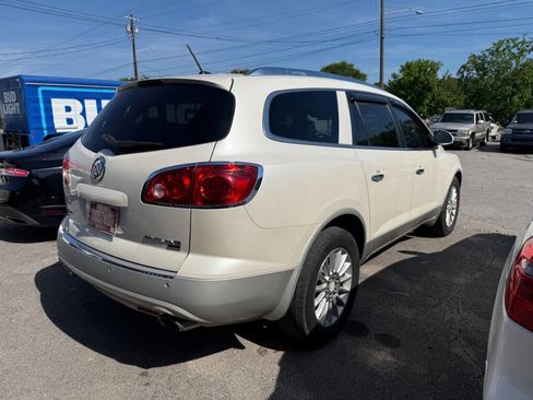 Used 2008 Buick Enclave CXL w/ Entertainment Package #2 FWD image 5