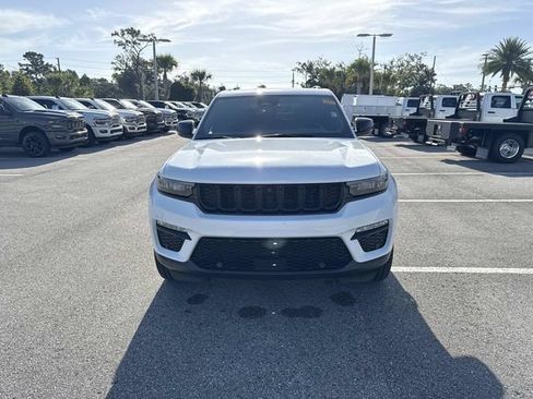 Used 2025 Jeep Grand Cherokee Limited w/ Luxury Tech Group II AWD/4WD image 8