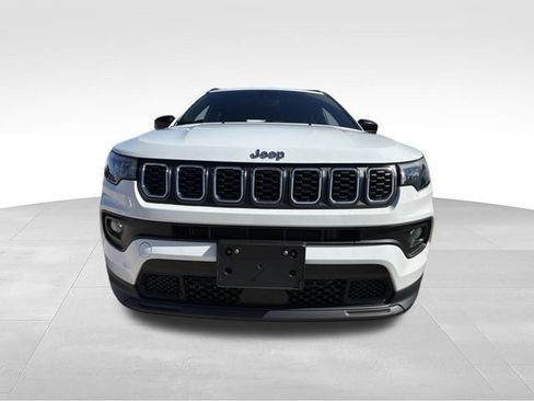 Used 2024 Jeep Compass Latitude AWD/4WD image 8