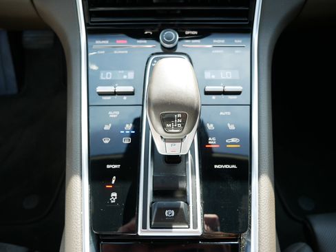 Used 2018 Porsche Panamera 4 image 24