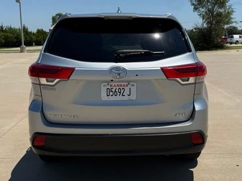 Used 2019 Toyota Highlander XLE FWD image 9