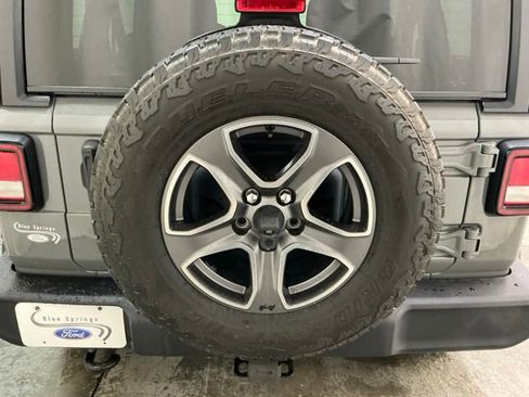 Used 2018 Jeep Wrangler Unlimited Sport S AWD/4WD image 5