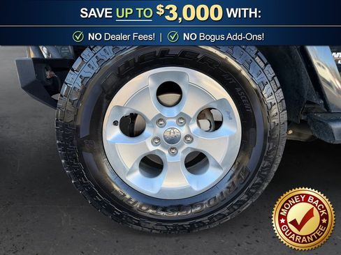 Used 2013 Jeep Wrangler Unlimited Sahara image 13