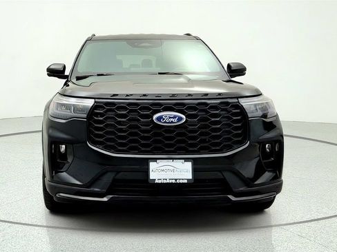 Used 2025 Ford Explorer ST-Line w/ ST-Line Street Pack AWD/4WD image 2