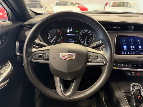 Used 2023 Cadillac XT4 Luxury w/ Cold Weather Package AWD/4WD image 31