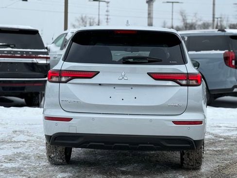 Used 2023 Mitsubishi Outlander ES image 41