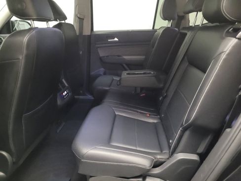 Used 2021 Volkswagen Atlas SE w/ Towing Package FWD image 18