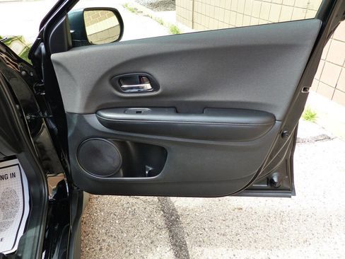 Used 2021 Honda HR-V LX image 38