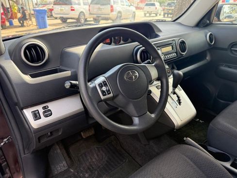 Used 2010 Scion xB FWD image 21