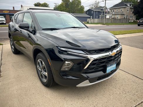 Used 2025 Chevrolet Blazer LT image 4