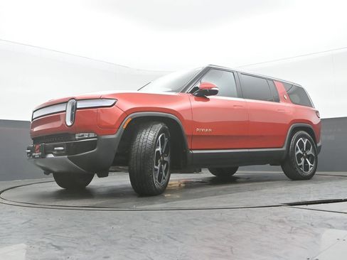 Used 2024 Rivian R1S Adventure AWD/4WD image 29