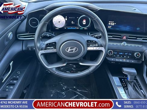 Used 2025 Hyundai Elantra SEL FWD image 17