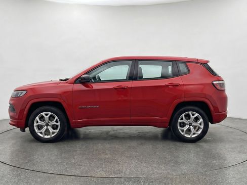 Used 2025 Jeep Compass Latitude AWD/4WD image 5