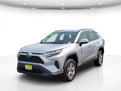 Used 2025 Toyota RAV4 XLE FWD image 11