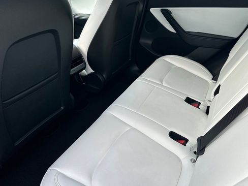 Used 2021 Tesla Model Y Long Range image 9