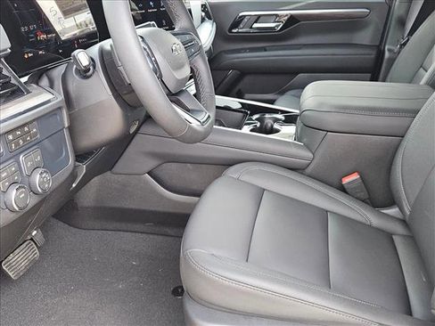 New 2026 Chevrolet Suburban Z71 image 13