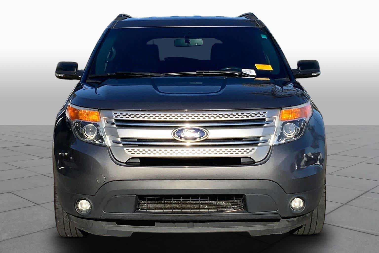 Used 2013 Ford Explorer XLT FWD image 3