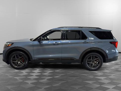 Used 2025 Ford Explorer ST-Line w/ ST-Line Street Pack AWD/4WD image 2
