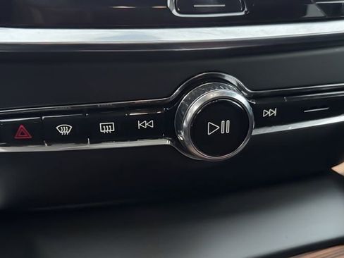 Used 2025 Volvo V60 B5 Cross Country Plus image 31