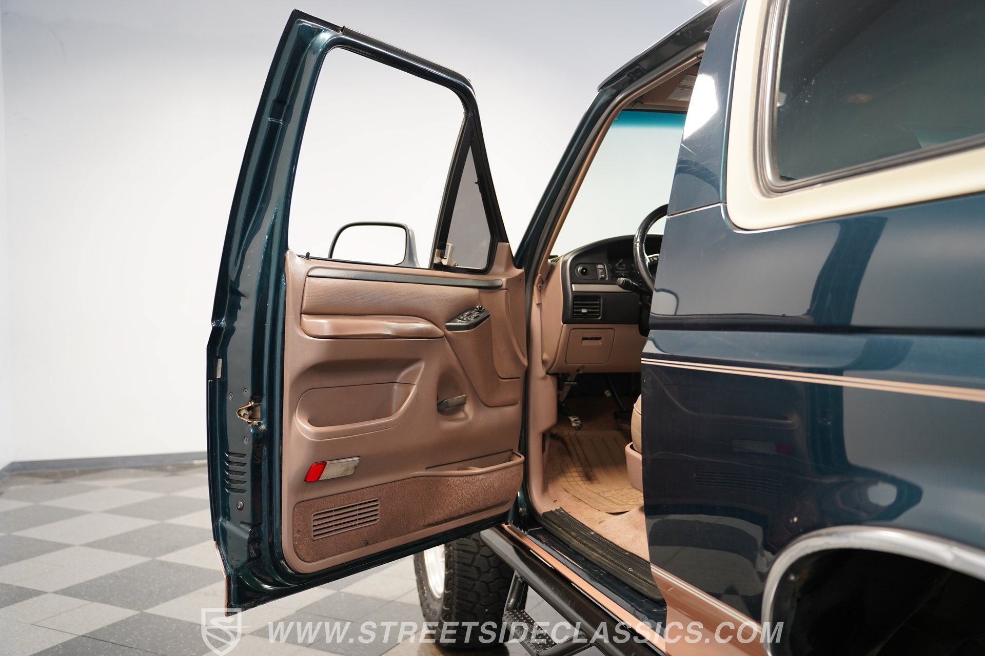 Used 1995 Ford Bronco Eddie Bauer AWD/4WD image 37