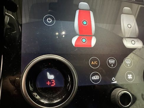 Used 2019 Land Rover Range Rover Velar R-Dynamic SE image 19