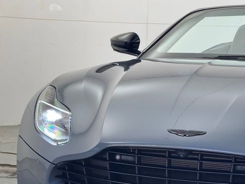 Used 2023 Aston Martin DB11 Volante image 38