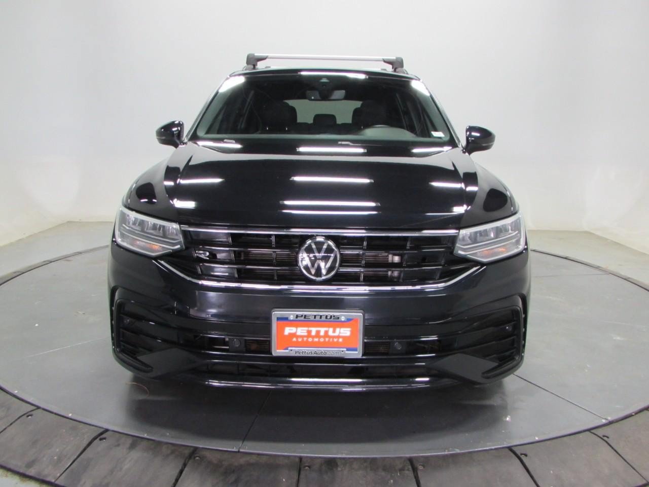 Used 2023 Volkswagen Tiguan SE R-Line FWD image 2