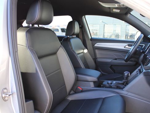 Used 2022 Volkswagen Atlas Cross Sport SE image 26