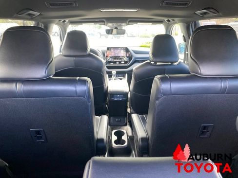 Used 2022 Toyota Highlander XSE AWD/4WD image 13